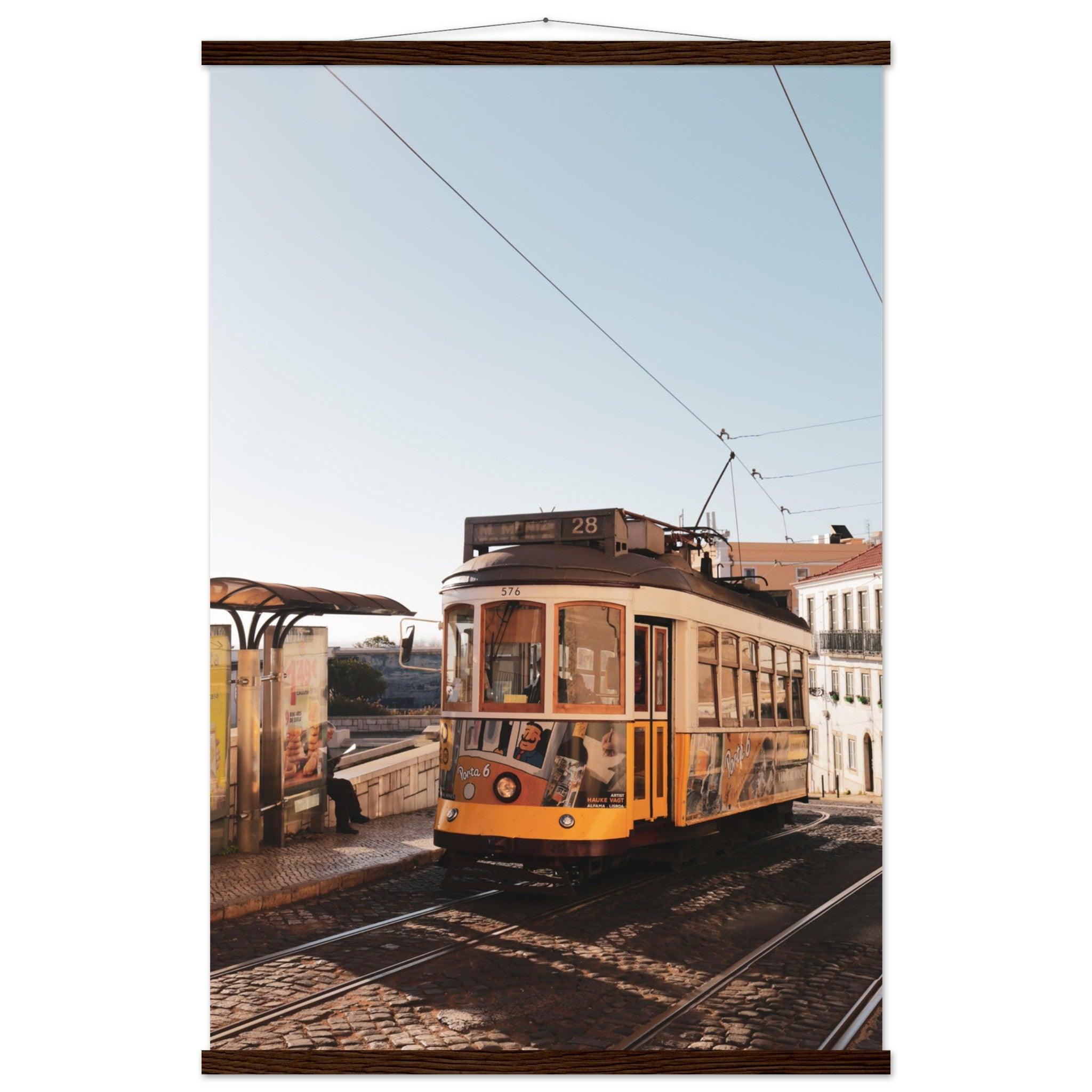 Bahn in Lissabon - Printree.ch Bahn, Foto, Fotografie, issabon, Metro, Nahverkehr, Portugal, Reisen, Sehenswürdigkeiten, Stadtbahn, Straßenbahn, Transport, unsplash, urban, öffentlicher Verkehr