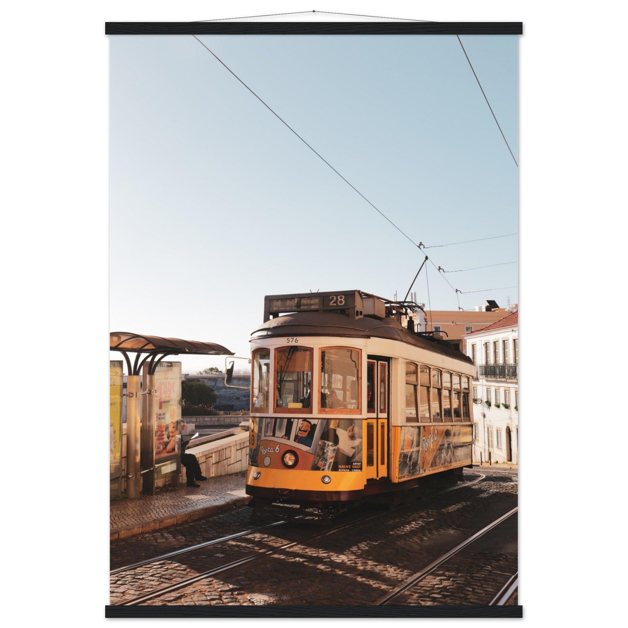 Bahn in Lissabon - Printree.ch Bahn, Foto, Fotografie, issabon, Metro, Nahverkehr, Portugal, Reisen, Sehenswürdigkeiten, Stadtbahn, Straßenbahn, Transport, unsplash, urban, öffentlicher Verkehr