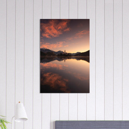 Beeindruckendes Bled-Poster - Printree.ch Abendstimmung, Aussichtspunkt, Bergkulisse, Bled, Foto, Fotografie, Landschaft, Natur, Reisen, romantisch, See, Slowenien, Sonnenuntergang, unsplash, Wassersport