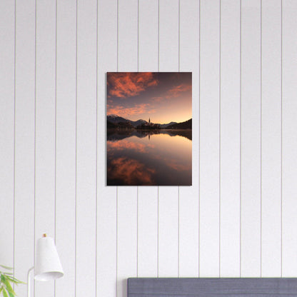 Beeindruckendes Bled-Poster - Printree.ch Abendstimmung, Aussichtspunkt, Bergkulisse, Bled, Foto, Fotografie, Landschaft, Natur, Reisen, romantisch, See, Slowenien, Sonnenuntergang, unsplash, Wassersport