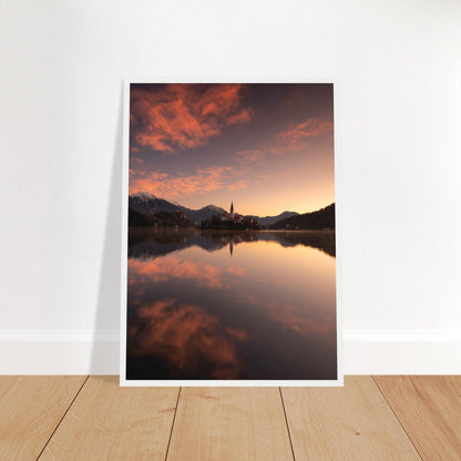 Bled am malerischen See - Printree.ch Abendstimmung, Aussichtspunkt, Bergkulisse, Bled, Foto, Fotografie, Landschaft, Natur, Reisen, romantisch, See, Slowenien, Sonnenuntergang, unsplash, Wassersport