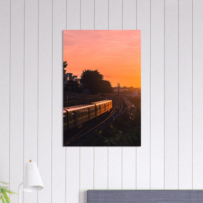 Dubliner Sonnenuntergang Poster - Printree.ch Abendsonne, Bahnhof, Dublin, Eisenbahn, Foto, Fotografie, Irland, Reise, Reisen, Sonnenuntergang, Stadtlandschaft, unsplash, Verkehrsmittel, Zug, öffentlicher Verkehr