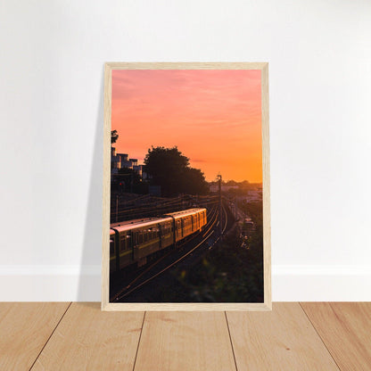 Dubliner Sonnenuntergang Poster - Printree.ch Abendsonne, Bahnhof, Dublin, Eisenbahn, Foto, Fotografie, Irland, Reise, Reisen, Sonnenuntergang, Stadtlandschaft, unsplash, Verkehrsmittel, Zug, öffentlicher Verkehr