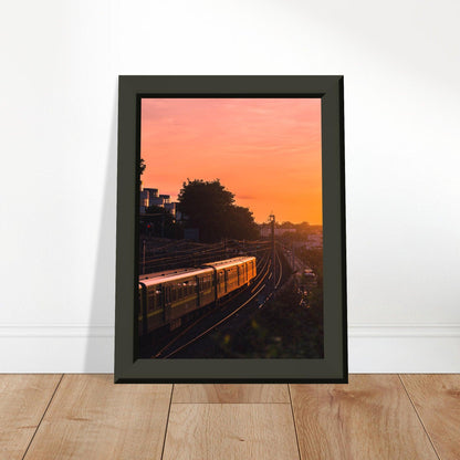 Dubliner Sonnenuntergang Poster - Printree.ch Abendsonne, Bahnhof, Dublin, Eisenbahn, Foto, Fotografie, Irland, Reise, Reisen, Sonnenuntergang, Stadtlandschaft, unsplash, Verkehrsmittel, Zug, öffentlicher Verkehr