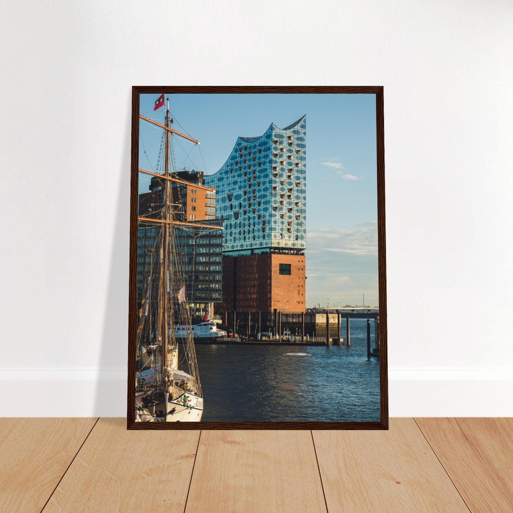 Elbphilharmonie Poster - Printree.ch Architektur, Deutschland, Elbphilharmonie, Foto, Fotografie, Hafen, Hamburg, Konzerthaus, Konzertsaal, Kultur, Landungsbrücken, moderne Architektur, Musik, Reisen, unsplash, Wahrzeichen