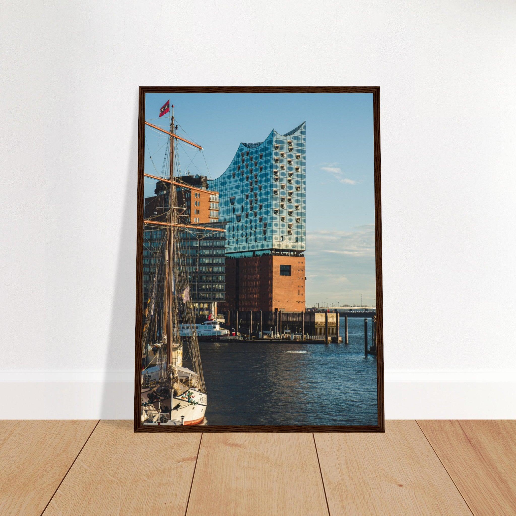 Elbphilharmonie Poster - Printree.ch Architektur, Deutschland, Elbphilharmonie, Foto, Fotografie, Hafen, Hamburg, Konzerthaus, Konzertsaal, Kultur, Landungsbrücken, moderne Architektur, Musik, Reisen, unsplash, Wahrzeichen