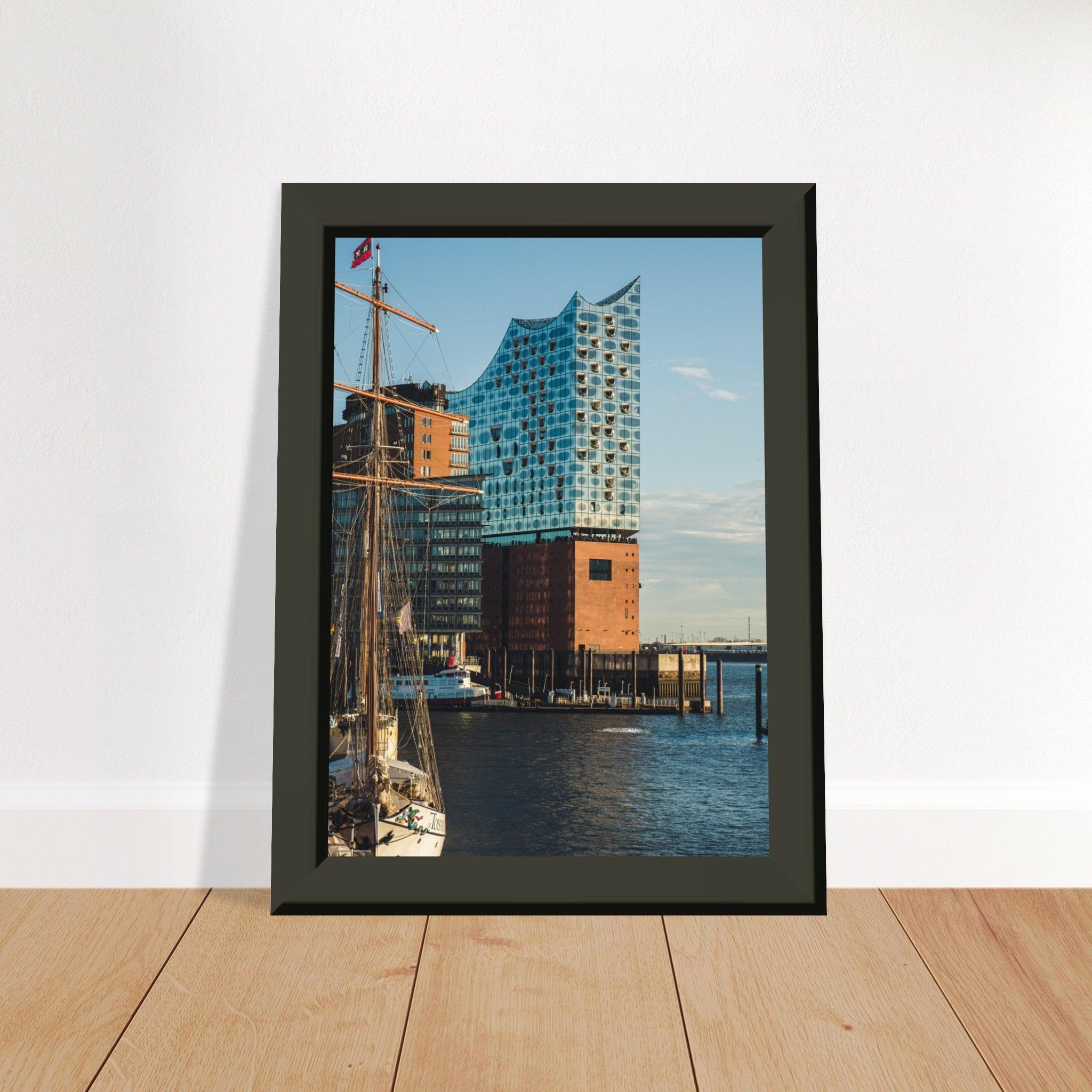 Elbphilharmonie Poster - Printree.ch Architektur, Deutschland, Elbphilharmonie, Foto, Fotografie, Hafen, Hamburg, Konzerthaus, Konzertsaal, Kultur, Landungsbrücken, moderne Architektur, Musik, Reisen, unsplash, Wahrzeichen