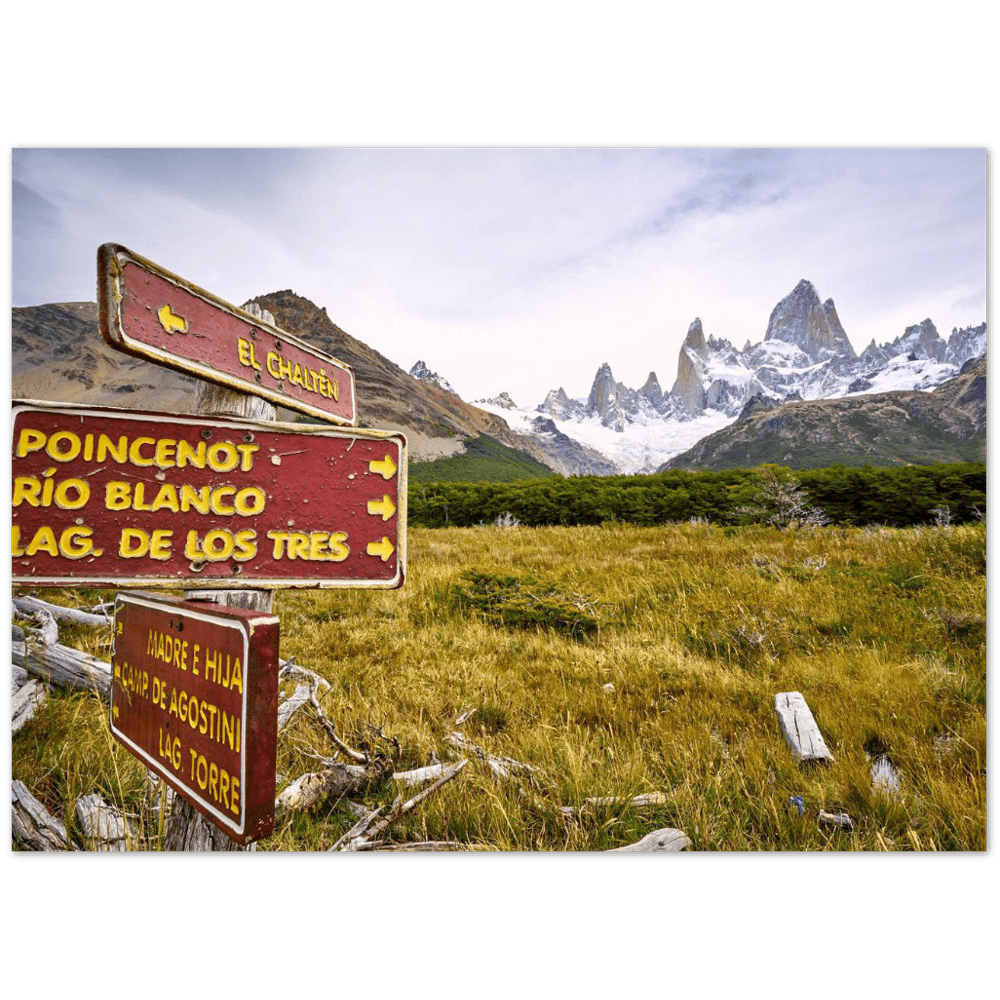 Fitz Roy mit Wegweiser - Printree.ch bach, Berg, berge, einfachschweizer, exklusiv, Foto, Fotografie, landschaft, Natur, Poster, reise, Reisen, Südamerika, tourismus, wanderung