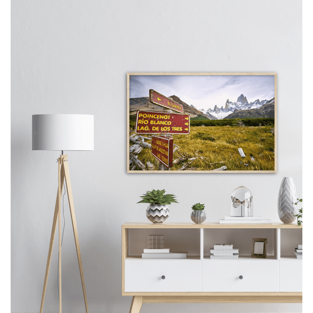 Fitz Roy mit Wegweiser - Printree.ch bach, Berg, berge, einfachschweizer, exklusiv, Foto, Fotografie, landschaft, Natur, Poster, reise, Reisen, Südamerika, tourismus, wanderung