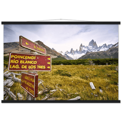 Fitz Roy mit Wegweiser - Printree.ch bach, Berg, berge, einfachschweizer, exklusiv, Foto, Fotografie, landschaft, Natur, Poster, reise, Reisen, Südamerika, tourismus, wanderung