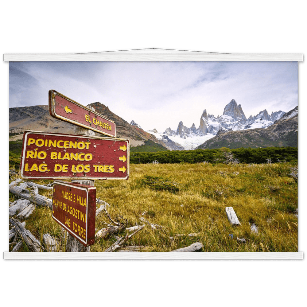 Fitz Roy mit Wegweiser - Printree.ch bach, Berg, berge, einfachschweizer, exklusiv, Foto, Fotografie, landschaft, Natur, Poster, reise, Reisen, Südamerika, tourismus, wanderung