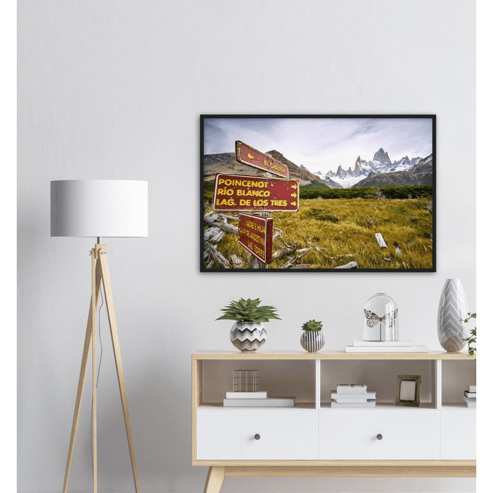 Fitz Roy mit Wegweiser - Printree.ch bach, Berg, berge, einfachschweizer, exklusiv, Foto, Fotografie, landschaft, Natur, Poster, reise, Reisen, Südamerika, tourismus, wanderung