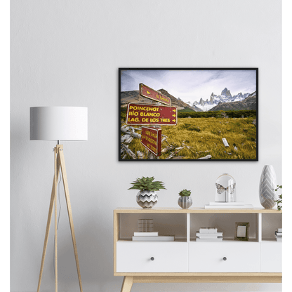 Fitz Roy mit Wegweiser - Printree.ch bach, Berg, berge, einfachschweizer, exklusiv, Foto, Fotografie, landschaft, Natur, Poster, reise, Reisen, Südamerika, tourismus, wanderung