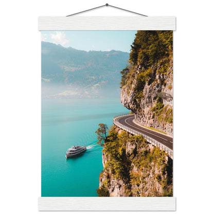 Harmonie von Straße und See am Thunersee - Printree.ch alpin, Unsplash