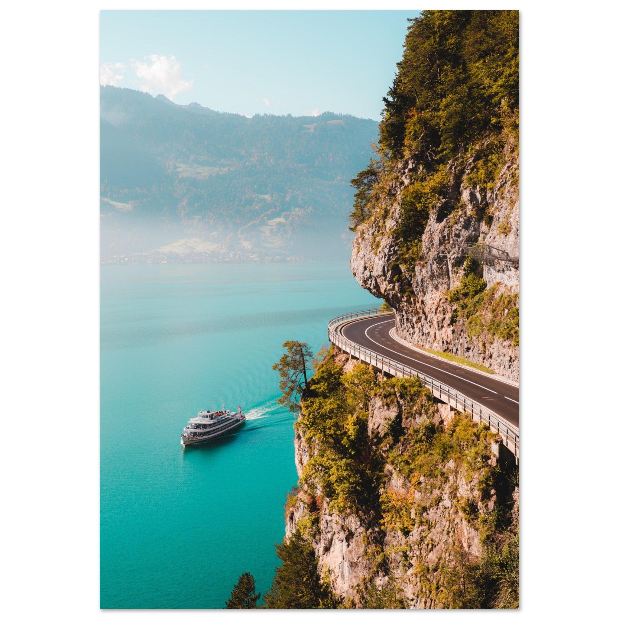 Harmonie von Straße und See am Thunersee - Printree.ch alpin, Unsplash