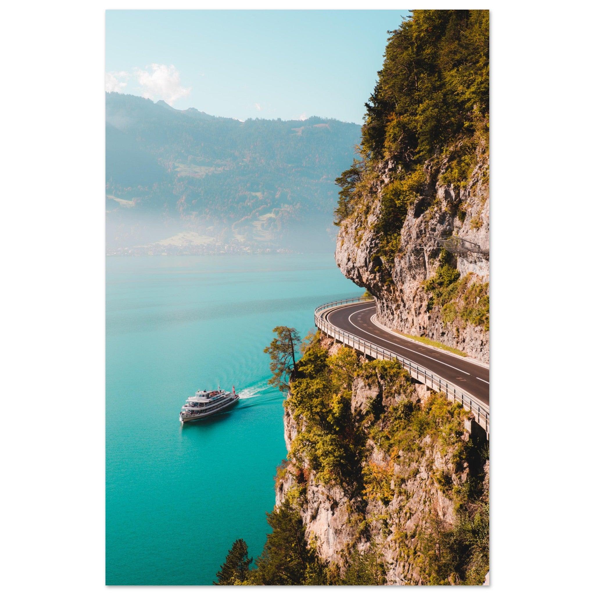 Harmonie von Straße und See am Thunersee - Printree.ch alpin, Unsplash