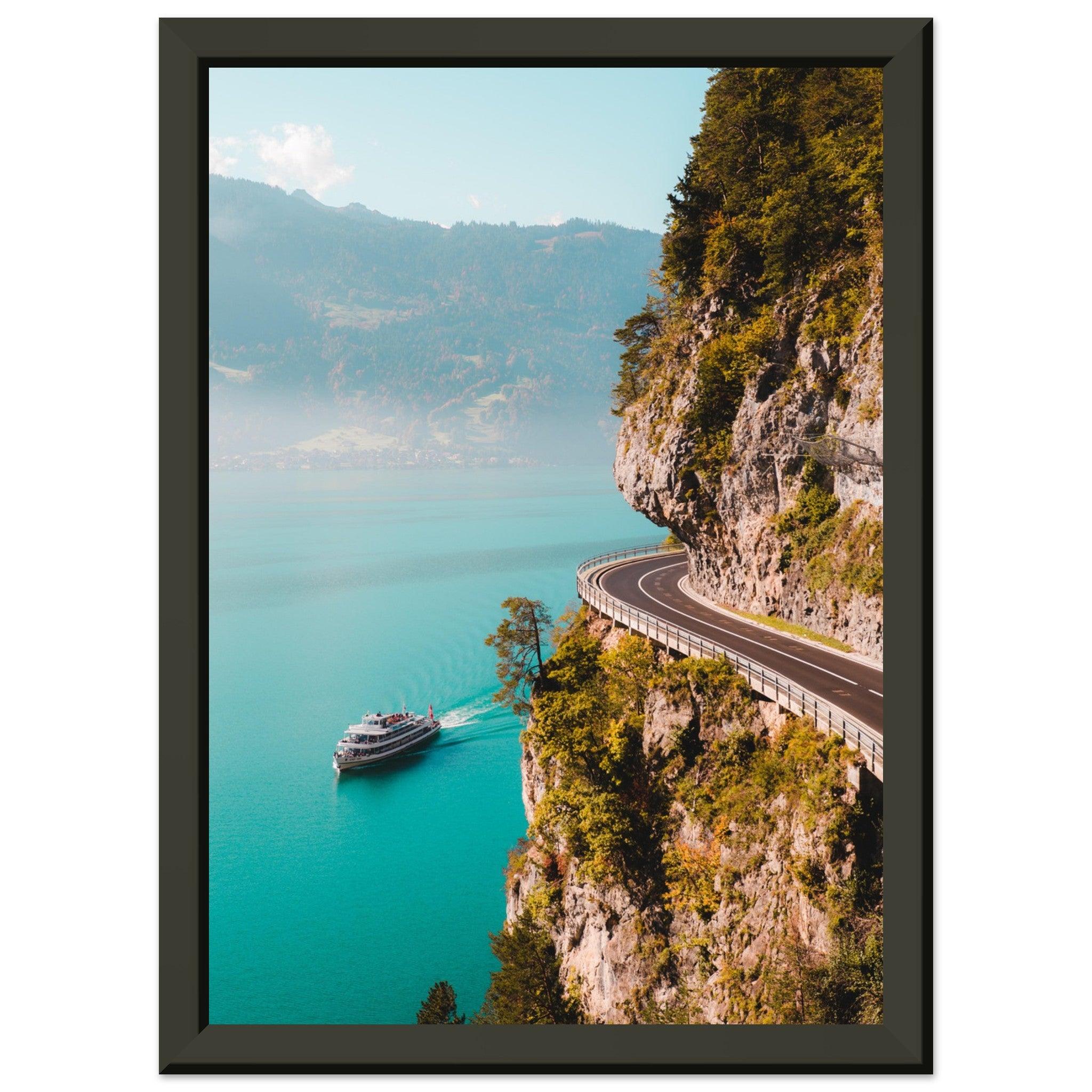 Harmonie von Straße und See am Thunersee - Printree.ch alpin, Unsplash