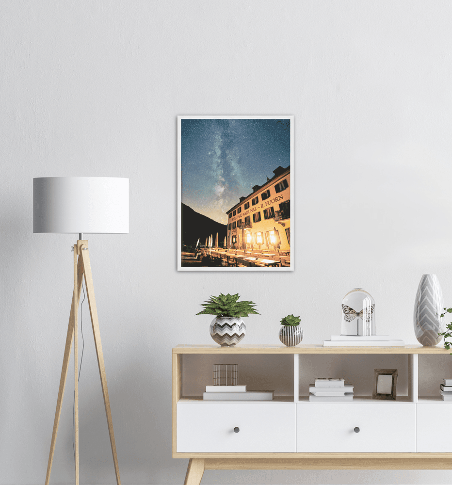 Il Fourn Hotel mit Milchstrasse - Printree.ch einfachschweizer, exklusiv, Foto, Fotografie, Galaxie, landschaft, Poster, Reisen, Schweiz, schweizer alpen, tourismus, Universum