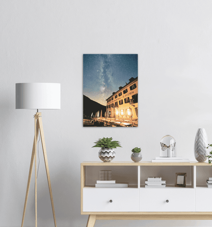 Il Fourn Hotel mit Milchstrasse - Printree.ch einfachschweizer, exklusiv, Foto, Fotografie, Galaxie, landschaft, Poster, Reisen, Schweiz, schweizer alpen, tourismus, Universum