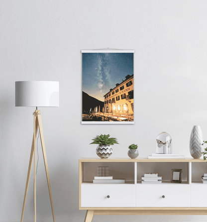 Il Fourn Hotel mit Milchstrasse - Printree.ch einfachschweizer, exklusiv, Foto, Fotografie, Galaxie, landschaft, Poster, Reisen, Schweiz, schweizer alpen, tourismus, Universum