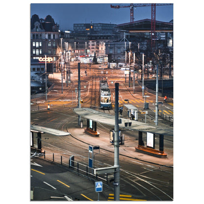 Im Zürich Central: Im Herzen der pulsierenden StadtHerzen der pulsierenden Stadt - Printree.ch alt, architektur, blau, blick, brücke, eifach-züri, europa, europäisch, fluss, gebäude, grossmünster, innenstadt, kathedrale, kirche, limmat, panorama, reisen, schweiz, schweizer, see, skyline, stadt, stadtbild, strasse, tourismus, turm, urban, wahrzeichen, zürich