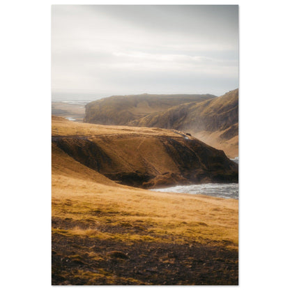 Island-Paradies: Beeindruckendes Poster der faszinierenden Naturwunder. - Printree.ch Abgeschiedenheit, Fjord, Foto, Fotografie, Geothermie, Gletscher, Island, Landschaft, Nationalpark, Natur, Nordlichter, Reisen, unsplash, Vulkan, Wasserfall