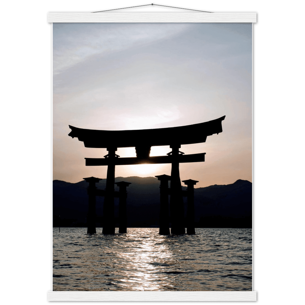 Itsukushima-Schrein - Printree.ch Asien, attraktion, berühmt, blau, buddhismus, buddhistisch, einfachschweizer, exklusiv, Foto, Fotografie, historisch, insel, Japan, landschaft, meer, miyajima, natur, orange, Poster, Reisen, religion, schrein, schwimmend, sonnenaufgang, sonnenuntergang, tor, tourismus, wasser, welt, wolken