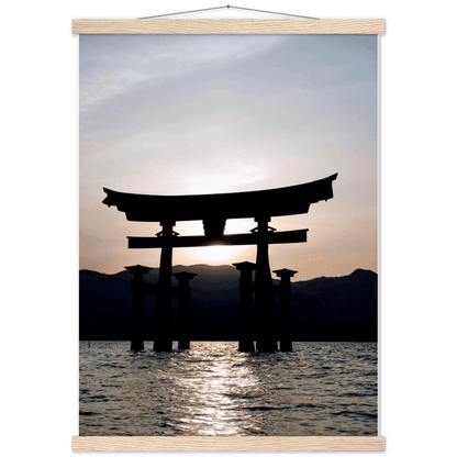 Itsukushima-Schrein - Printree.ch Asien, attraktion, berühmt, blau, buddhismus, buddhistisch, einfachschweizer, exklusiv, Foto, Fotografie, historisch, insel, Japan, landschaft, meer, miyajima, natur, orange, Poster, Reisen, religion, schrein, schwimmend, sonnenaufgang, sonnenuntergang, tor, tourismus, wasser, welt, wolken