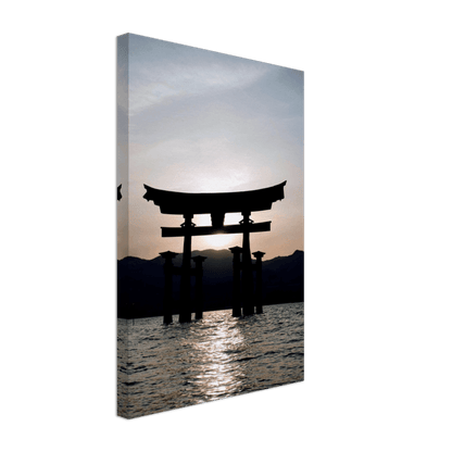 Itsukushima-Schrein - Printree.ch Asien, attraktion, berühmt, blau, buddhismus, buddhistisch, einfachschweizer, exklusiv, Foto, Fotografie, historisch, insel, Japan, landschaft, meer, miyajima, natur, orange, Poster, Reisen, religion, schrein, schwimmend, sonnenaufgang, sonnenuntergang, tor, tourismus, wasser, welt, wolken