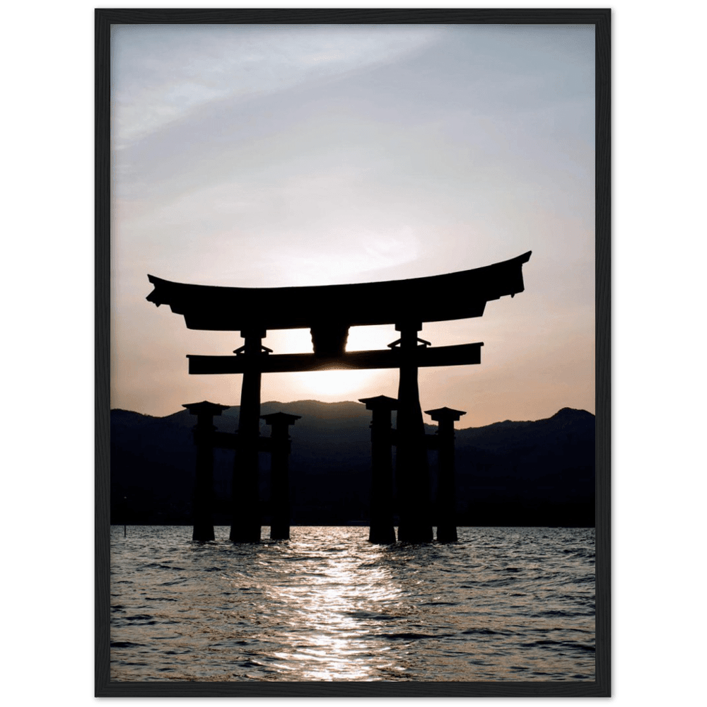 Itsukushima-Schrein - Printree.ch Asien, attraktion, berühmt, blau, buddhismus, buddhistisch, einfachschweizer, exklusiv, Foto, Fotografie, historisch, insel, Japan, landschaft, meer, miyajima, natur, orange, Poster, Reisen, religion, schrein, schwimmend, sonnenaufgang, sonnenuntergang, tor, tourismus, wasser, welt, wolken