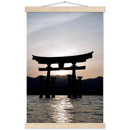 Itsukushima-Schrein - Printree.ch Asien, attraktion, berühmt, blau, buddhismus, buddhistisch, einfachschweizer, exklusiv, Foto, Fotografie, historisch, insel, Japan, landschaft, meer, miyajima, natur, orange, Poster, Reisen, religion, schrein, schwimmend, sonnenaufgang, sonnenuntergang, tor, tourismus, wasser, welt, wolken