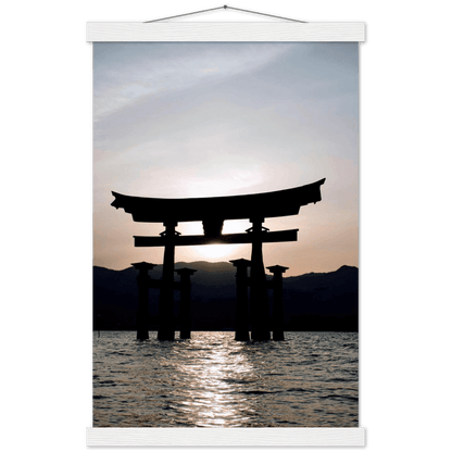 Itsukushima-Schrein - Printree.ch Asien, attraktion, berühmt, blau, buddhismus, buddhistisch, einfachschweizer, exklusiv, Foto, Fotografie, historisch, insel, Japan, landschaft, meer, miyajima, natur, orange, Poster, Reisen, religion, schrein, schwimmend, sonnenaufgang, sonnenuntergang, tor, tourismus, wasser, welt, wolken