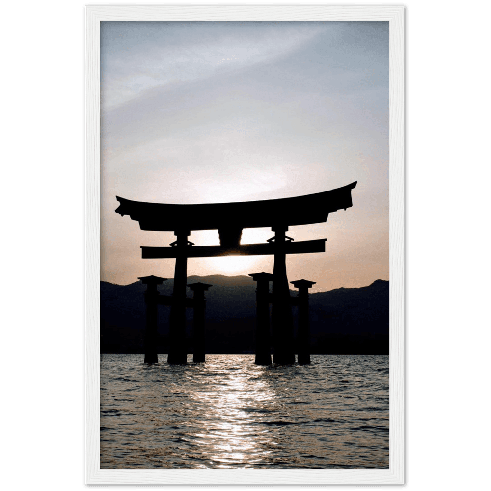 Itsukushima-Schrein - Printree.ch Asien, attraktion, berühmt, blau, buddhismus, buddhistisch, einfachschweizer, exklusiv, Foto, Fotografie, historisch, insel, Japan, landschaft, meer, miyajima, natur, orange, Poster, Reisen, religion, schrein, schwimmend, sonnenaufgang, sonnenuntergang, tor, tourismus, wasser, welt, wolken