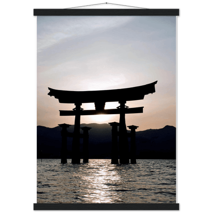 Itsukushima-Schrein - Printree.ch Asien, attraktion, berühmt, blau, buddhismus, buddhistisch, einfachschweizer, exklusiv, Foto, Fotografie, historisch, insel, Japan, landschaft, meer, miyajima, natur, orange, Poster, Reisen, religion, schrein, schwimmend, sonnenaufgang, sonnenuntergang, tor, tourismus, wasser, welt, wolken