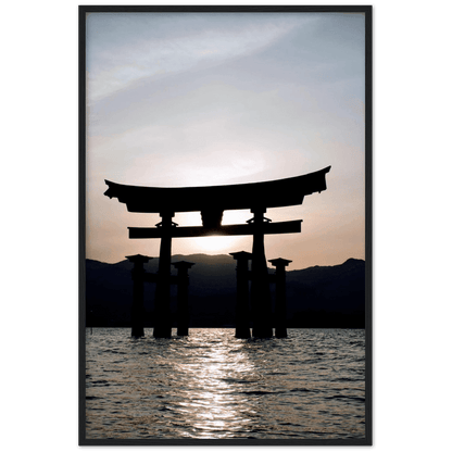 Itsukushima-Schrein - Printree.ch Asien, attraktion, berühmt, blau, buddhismus, buddhistisch, einfachschweizer, exklusiv, Foto, Fotografie, historisch, insel, Japan, landschaft, meer, miyajima, natur, orange, Poster, Reisen, religion, schrein, schwimmend, sonnenaufgang, sonnenuntergang, tor, tourismus, wasser, welt, wolken