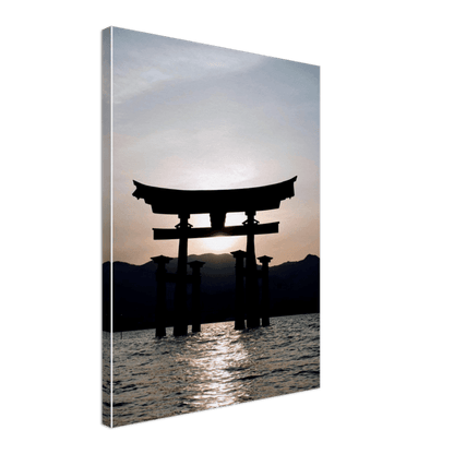 Itsukushima-Schrein - Printree.ch Asien, attraktion, berühmt, blau, buddhismus, buddhistisch, einfachschweizer, exklusiv, Foto, Fotografie, historisch, insel, Japan, landschaft, meer, miyajima, natur, orange, Poster, Reisen, religion, schrein, schwimmend, sonnenaufgang, sonnenuntergang, tor, tourismus, wasser, welt, wolken