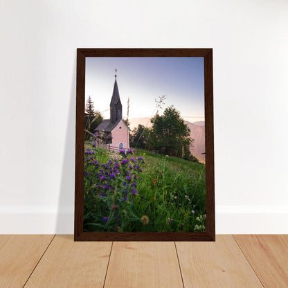 Kirche in den Alpen Poster - Printree.ch Alpenregion, Architektur, Foto, Fotografie, Gottesdienst, historisch, Kirche, Kultur, Kärnten, Reisen, Religion, Sakralbau, Sehenswürdigkeit, unsplash, Österreich