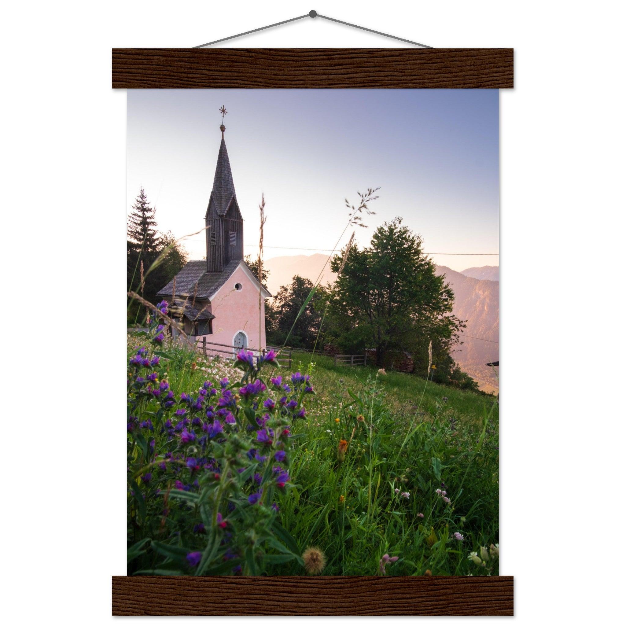 Kirche in den Alpen Poster - Printree.ch Alpenregion, Architektur, Foto, Fotografie, Gottesdienst, historisch, Kirche, Kultur, Kärnten, Reisen, Religion, Sakralbau, Sehenswürdigkeit, unsplash, Österreich