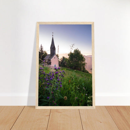 Kirche in den Alpen Poster - Printree.ch Alpenregion, Architektur, Foto, Fotografie, Gottesdienst, historisch, Kirche, Kultur, Kärnten, Reisen, Religion, Sakralbau, Sehenswürdigkeit, unsplash, Österreich