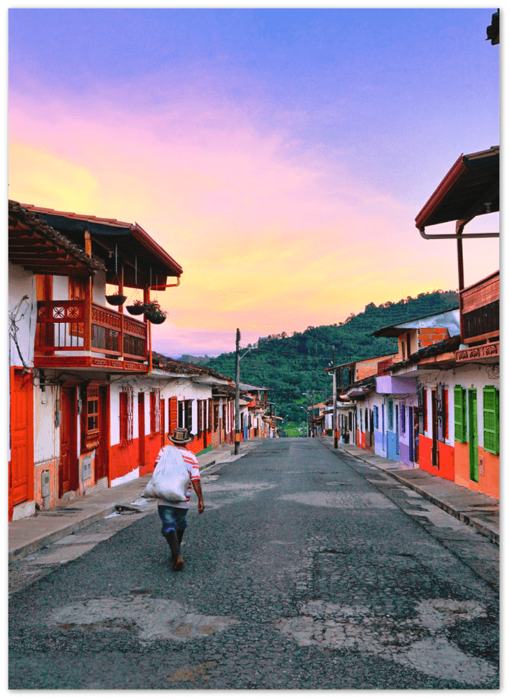 Kolumbien - Filandia - Printree.ch alt, antioquia, attraktion, dorf, einfachschweizer, exklusiv, farbe, farbig, fassade, Foto, Fotografie, gebäude, haus, himmel, historisch, kirche, kolonial, kolumbianisch, kolumbien, kultur, landschaft, organisch, panorama, Poster, Reisen, schön, sonnenaufgang, soziale Medien, spaziergang, stadt, straße, städtisch, Südamerika, tourismus, tourist, tradition, traditionell, typisch, wolken, ziel