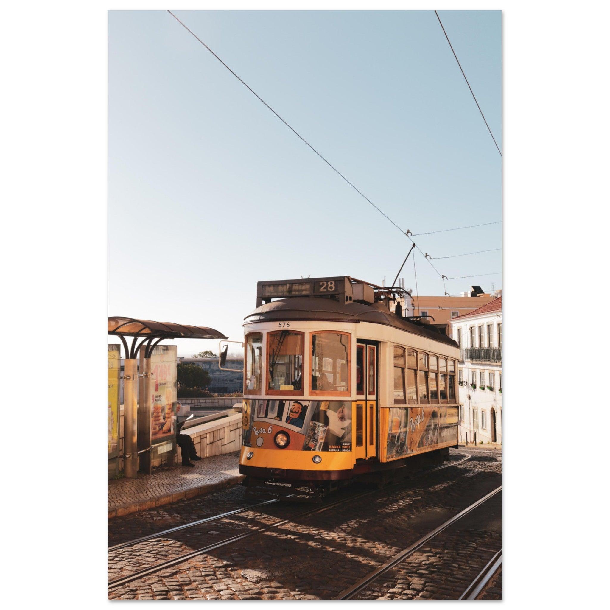 Lissabon's Straßenbahn Poster - Printree.ch Bahn, Foto, Fotografie, issabon, Metro, Nahverkehr, Portugal, Reisen, Sehenswürdigkeiten, Stadtbahn, Straßenbahn, Transport, unsplash, urban, öffentlicher Verkehr