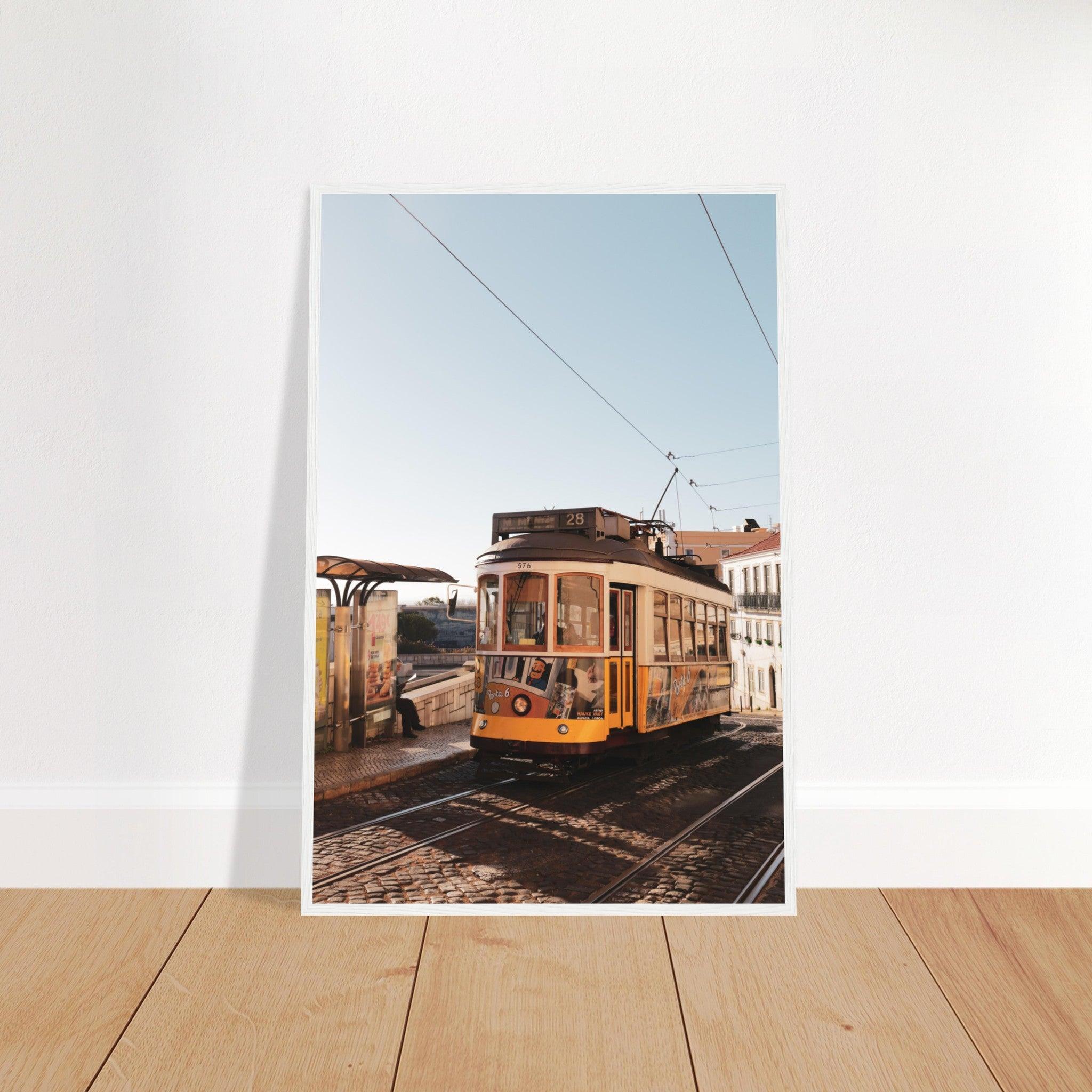 Lissabon's Straßenbahn Poster - Printree.ch Bahn, Foto, Fotografie, issabon, Metro, Nahverkehr, Portugal, Reisen, Sehenswürdigkeiten, Stadtbahn, Straßenbahn, Transport, unsplash, urban, öffentlicher Verkehr