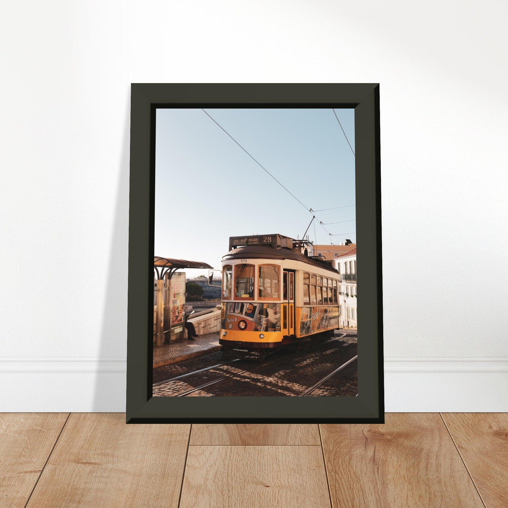 Lissabon's Straßenbahn Poster - Printree.ch Bahn, Foto, Fotografie, issabon, Metro, Nahverkehr, Portugal, Reisen, Sehenswürdigkeiten, Stadtbahn, Straßenbahn, Transport, unsplash, urban, öffentlicher Verkehr