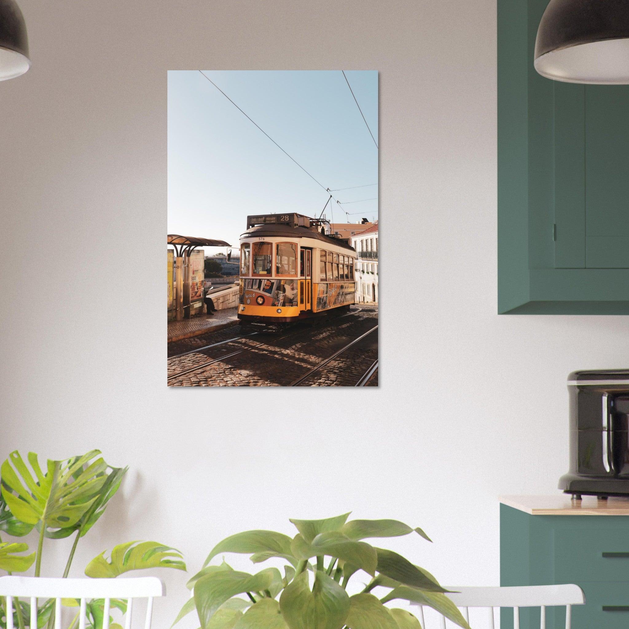 Lissabon's Straßenbahn Poster - Printree.ch Bahn, Foto, Fotografie, issabon, Metro, Nahverkehr, Portugal, Reisen, Sehenswürdigkeiten, Stadtbahn, Straßenbahn, Transport, unsplash, urban, öffentlicher Verkehr