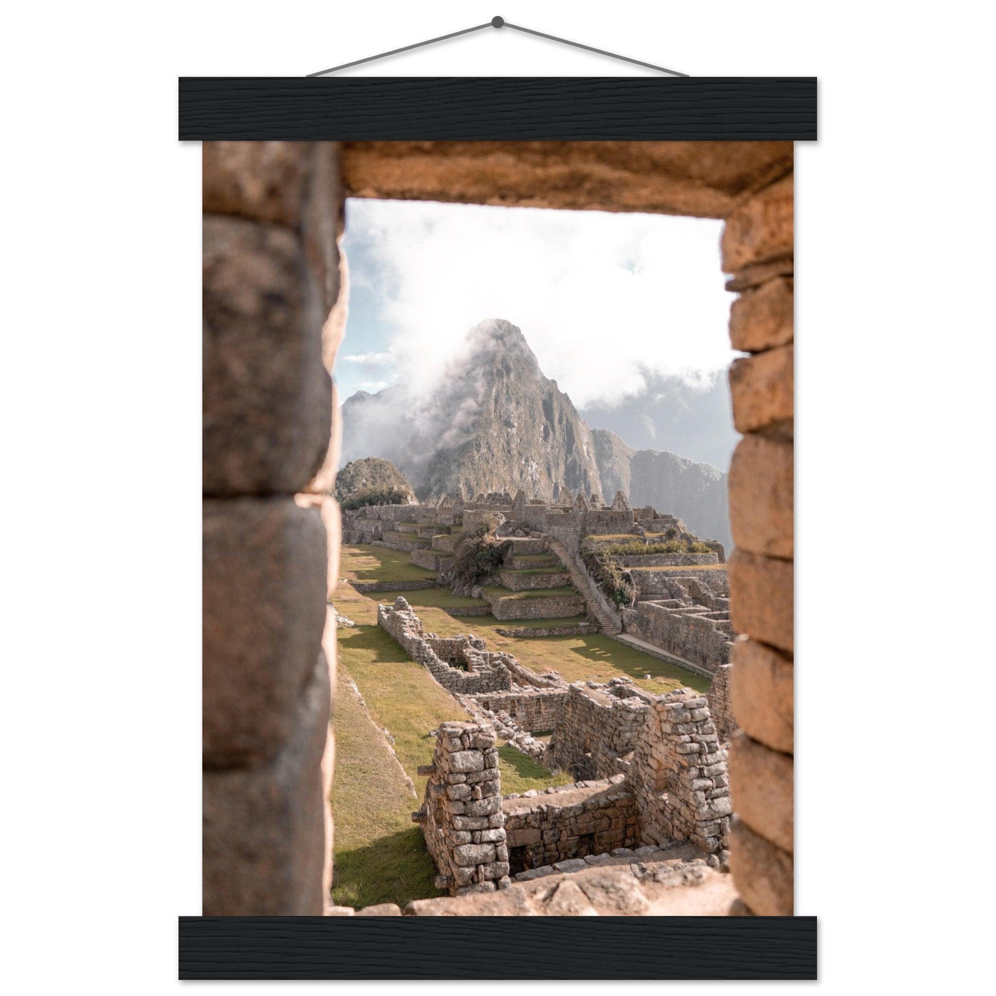 Machu Picchu Poster - Printree.ch Anden, Archäologie, Berglandschaft, Foto, Fotografie, Inka, Kultur, Machu Picchu, Peru, Reisen, Ruinen, Sehenswürdigkeit, unsplash, Wanderung, Weltwunder