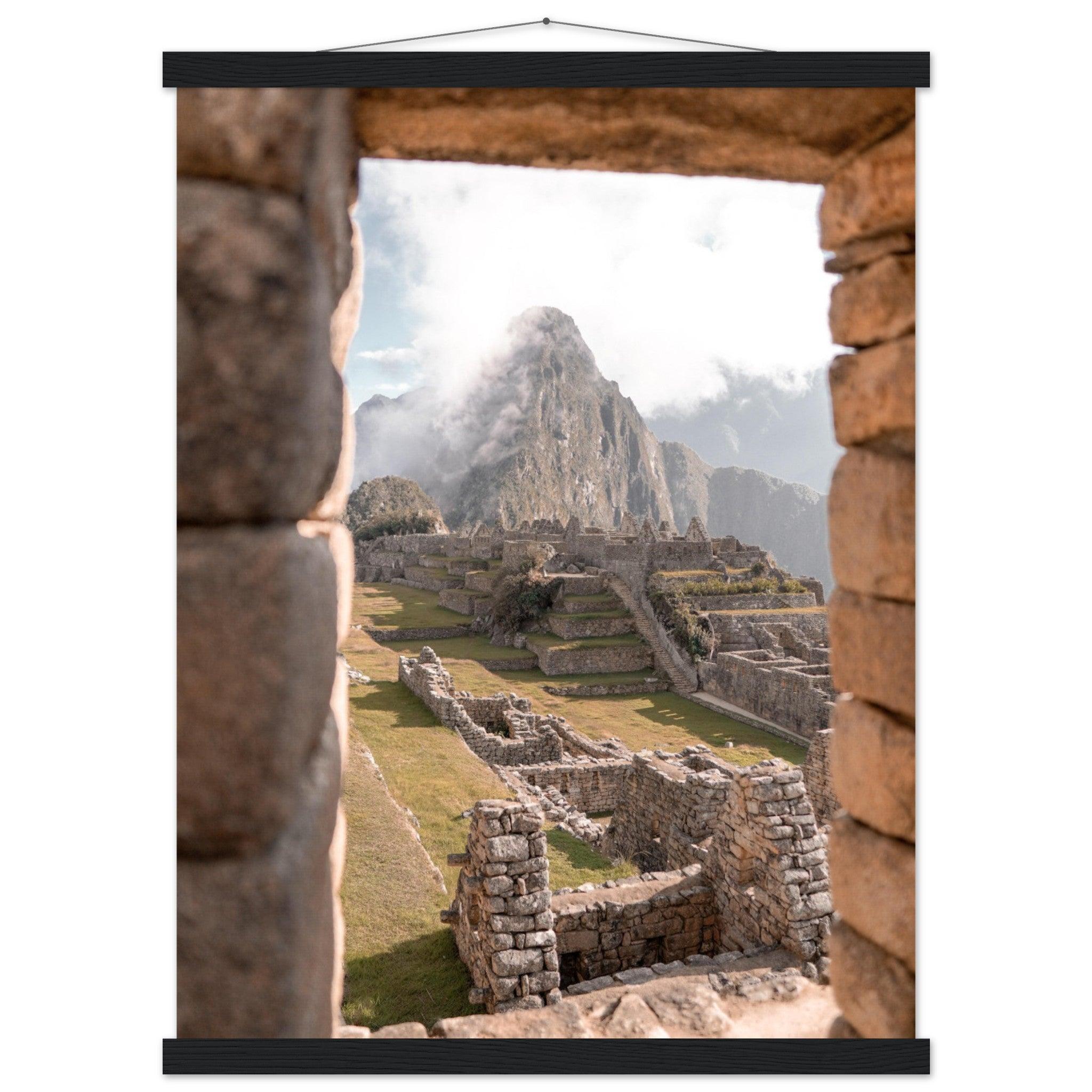 Machu Picchu Poster - Printree.ch Anden, Archäologie, Berglandschaft, Foto, Fotografie, Inka, Kultur, Machu Picchu, Peru, Reisen, Ruinen, Sehenswürdigkeit, unsplash, Wanderung, Weltwunder