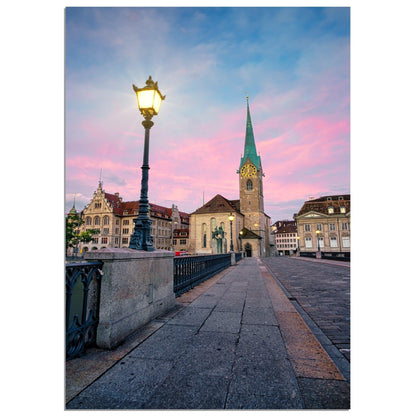 Magie am Morgen - Printree.ch alt, architektur, blau, blick, brücke, eifach-züri, europa, europäisch, fluss, gebäude, grossmünster, innenstadt, kathedrale, kirche, limmat, panorama, reisen, schweiz, schweizer, see, skyline, stadt, stadtbild, strasse, tourismus, turm, urban, wahrzeichen, zürich