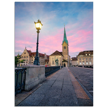 Magie am Morgen - Printree.ch alt, architektur, blau, blick, brücke, eifach-züri, europa, europäisch, fluss, gebäude, grossmünster, innenstadt, kathedrale, kirche, limmat, panorama, reisen, schweiz, schweizer, see, skyline, stadt, stadtbild, strasse, tourismus, turm, urban, wahrzeichen, zürich