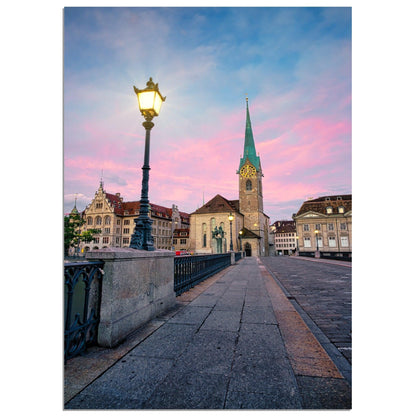 Magie am Morgen - Printree.ch alt, architektur, blau, blick, brücke, eifach-züri, europa, europäisch, fluss, gebäude, grossmünster, innenstadt, kathedrale, kirche, limmat, panorama, reisen, schweiz, schweizer, see, skyline, stadt, stadtbild, strasse, tourismus, turm, urban, wahrzeichen, zürich