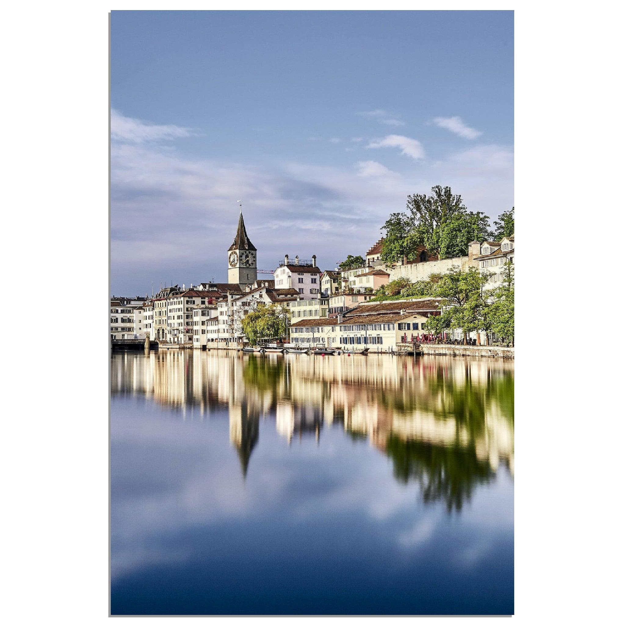 Majestätische Schönheit Zürichs Altstadt mit Limmat - Printree.ch alt, architektur, blau, blick, brücke, eifach-züri, europa, europäisch, fluss, gebäude, grossmünster, innenstadt, kathedrale, kirche, limmat, panorama, reisen, schweiz, schweizer, see, skyline, stadt, stadtbild, strasse, tourismus, turm, urban, wahrzeichen, zürich